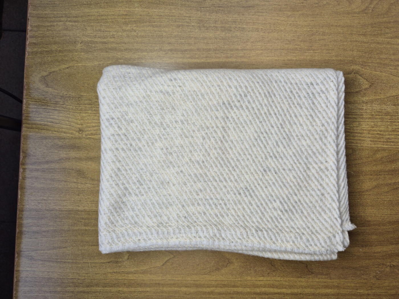 Zart flauschiger Kaschmir-Stola in Creme & Sand | handgefertigt von LWH | 65×204 cm